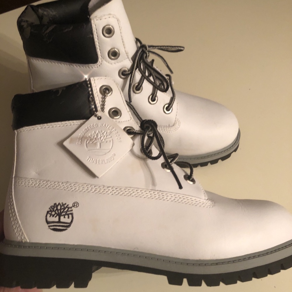 WHITE VINTAGE TIMBERLAND BOOTS